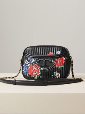 🖤🌹 Tory Burch Floral Quilted Camera Bag Black Leather Crossbody NWOT / Dust Bag